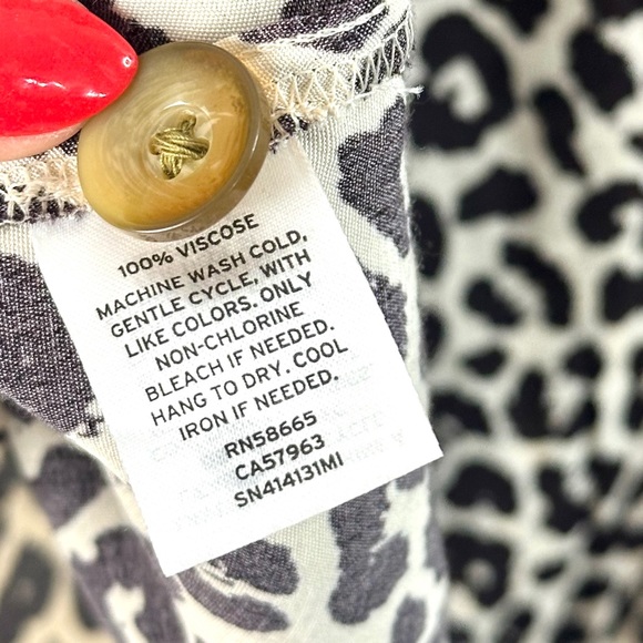 Something Navy V Neck Animal Print Button Front Short Sleeve Dress Size XS - Picture 7 of 8